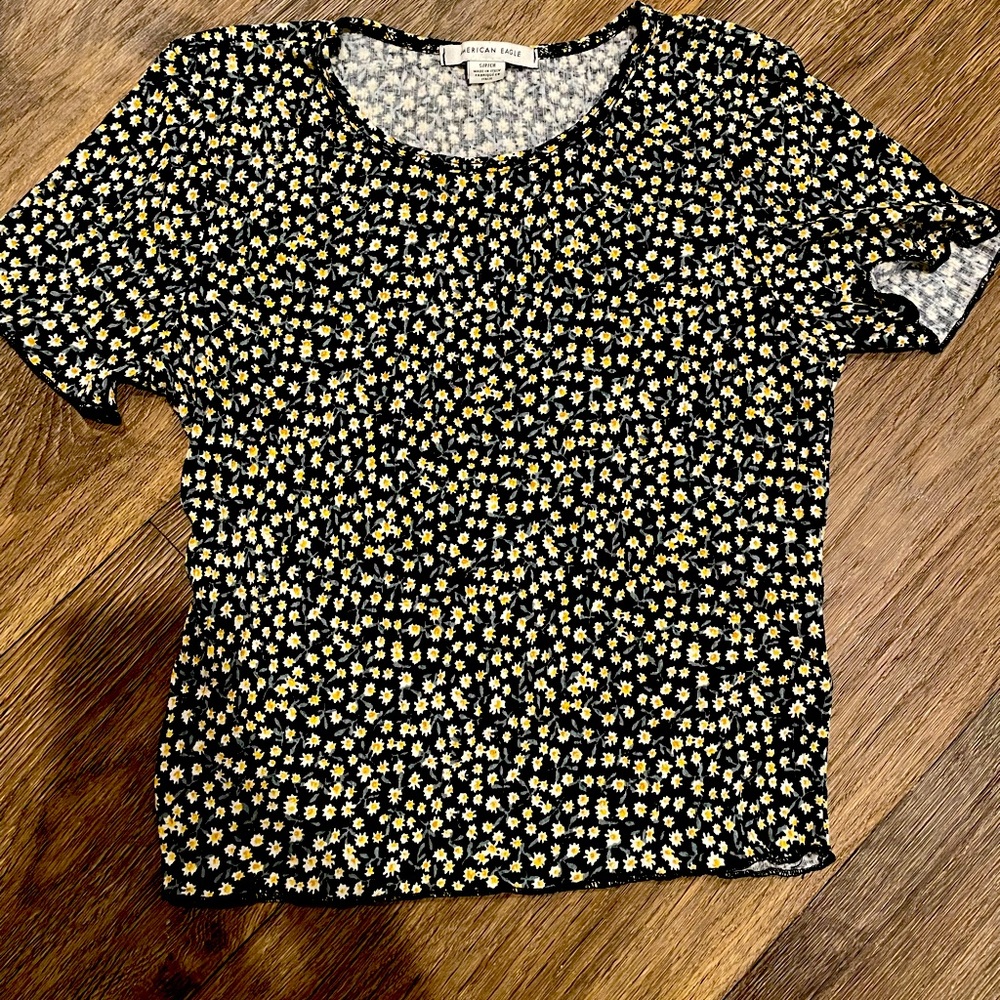 american eagle black floral crop top
